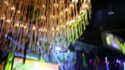 Demet Akalın sahneye eşofmanla çıktı