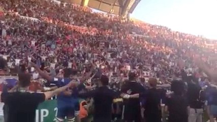 Le clapping des bleuets après leur victoire face aux anglais