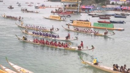 Las aguas de Hong Kong se convierten en fiesta gracias a los Barcos Dragón