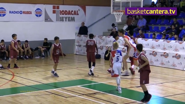 Olivier Rioux 12 ans et 2,13m fait du basket