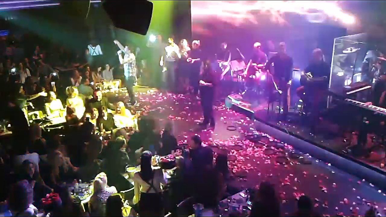 Tus feat Ματθαίος Γιαννούλης - Αγαπώ μια πιτσιρίκα - Live 2014 Romeo HD