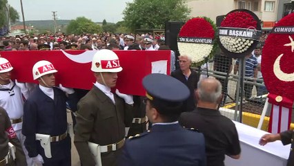 Скачать видео: Şehit Onbaşı Dinç son yolculuğuna uğurlandı - İZMİR