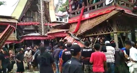 Annesinin Tabutu Üzerine Düşünce Talihsiz Evlat Hayatını Kaybetti