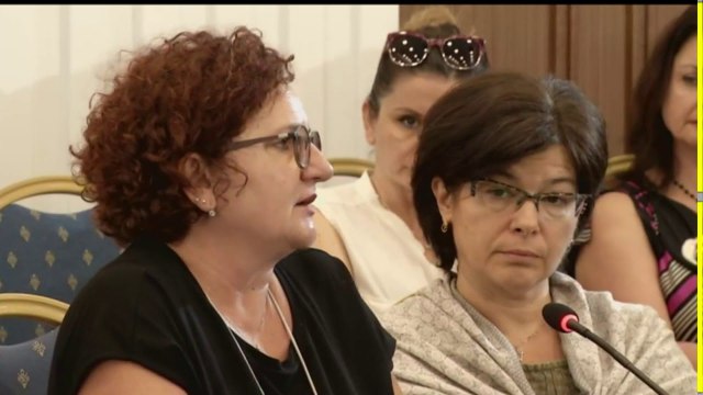 ERION VELIAJ MBLEDH URBANISTE DHE ARKITEKTE NE DEGJESE PUBLIKE PER GODINEN E TEATRIT LAJM