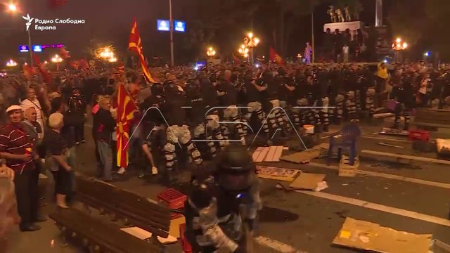 Кој стои зад протестите против Договорот за името?