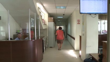 Nëna që mbyti foshnjën e saj në Gjakovë paraqitet në senacë gjyqësore - Lajme