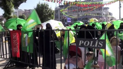 'Çocukların eline silah verenler Kürtlerin dostu değildir' - VAN