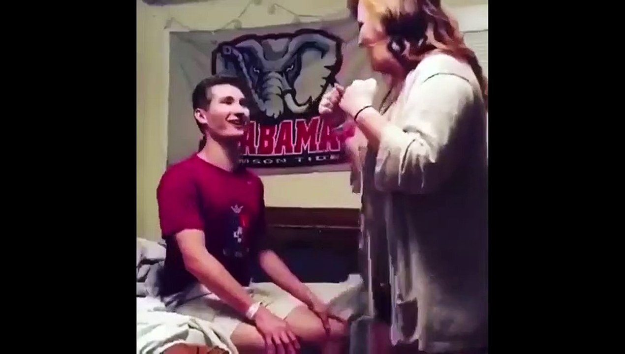 Soit je regarde dans ton portable, soit je te met une bonne droite dans le menton...