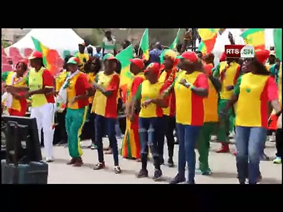 La chorégraphie des 12ème Gaindé pour soutenir les lions au Village du Mondial