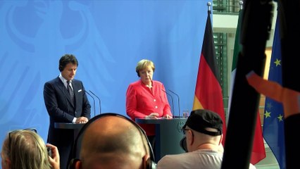 Merkel promete ayudar a Conte con la migración