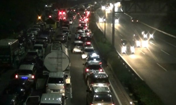 Imbas One Way Arus Balik, Tol JORR Macet Tak Bergerak