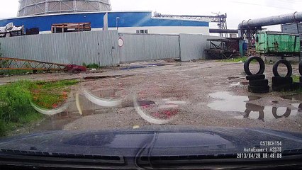 Truck Full of Rubble Smashes Into Traffic