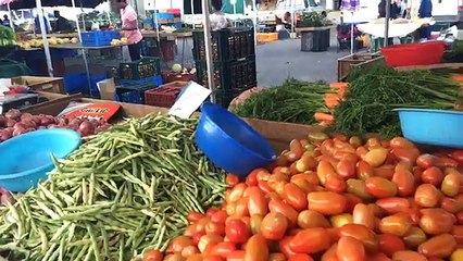 Endirectdelareunion : 6 euros Le kilos de Bringelle 40 euros Le kilos de Piment : c'est l'hiver à là Réunion !