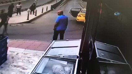 İstanbul - Özel)trafikte Tartıştığı Şahsa Aracıyla Çarpıp Metrelerce Böyle Havaya Uçurdu