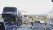 Dos mujeres muertas tras chocar un autobús yun camión en Bailén (Jaén)