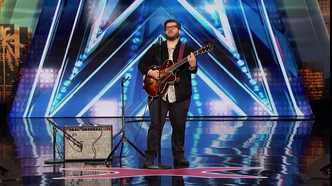 Noah Guthrie- Glee Singer Crushes Rihanna Song - America's Got Talent 2018