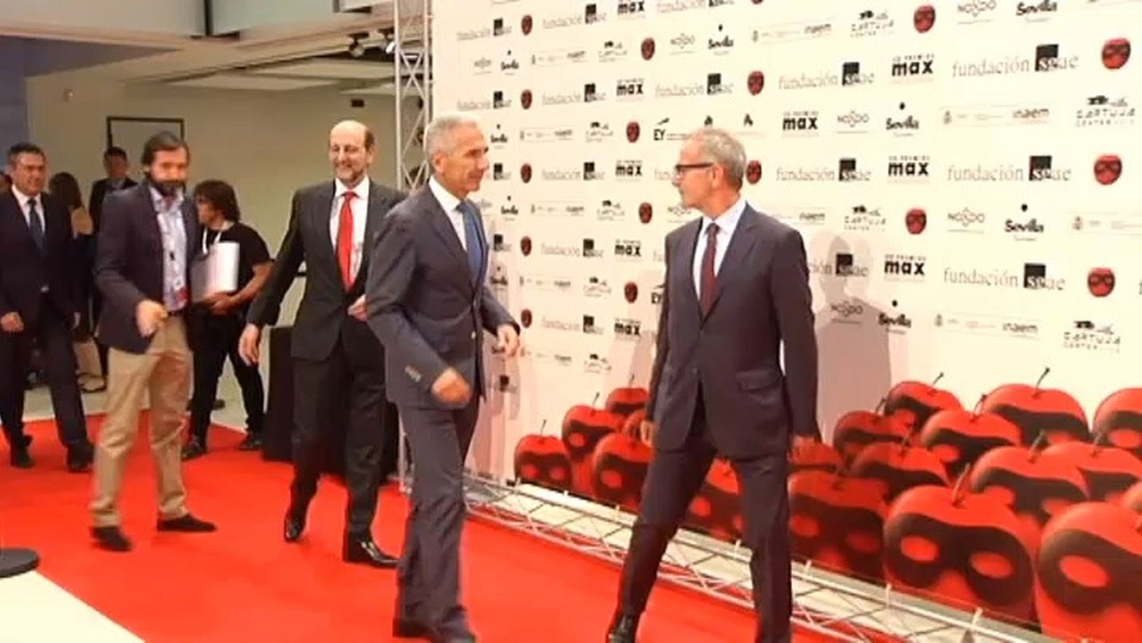 El teatro de máscaras de 'Solitudes' y la danza de Daniel Abreu triunfan en los Max