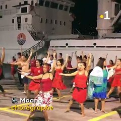  Belinda Tumatariri nous propose de rencontrer les groupes du #Heiva dans l'intimité de leurs répétitions.  Place à la troupe d’Olivier Lenoir, Tahiti ia r