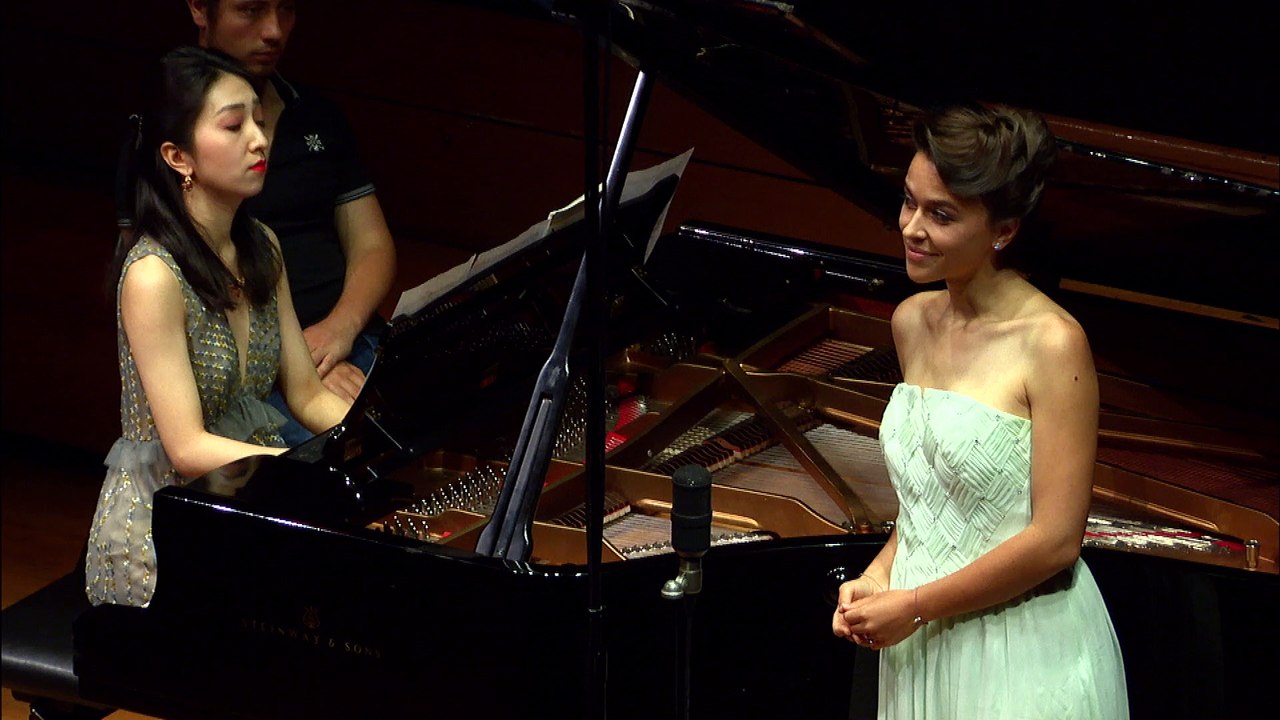 Francis Poulenc | Nos souvenirs qui chantent par Ambroisine Bré et Qiaochu Li