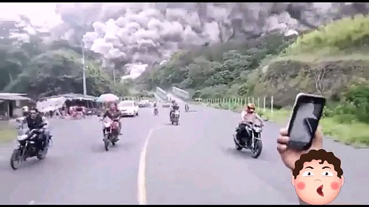 People Running away from Volcanic eruption...!!!!Stunning Live Video...!!!!