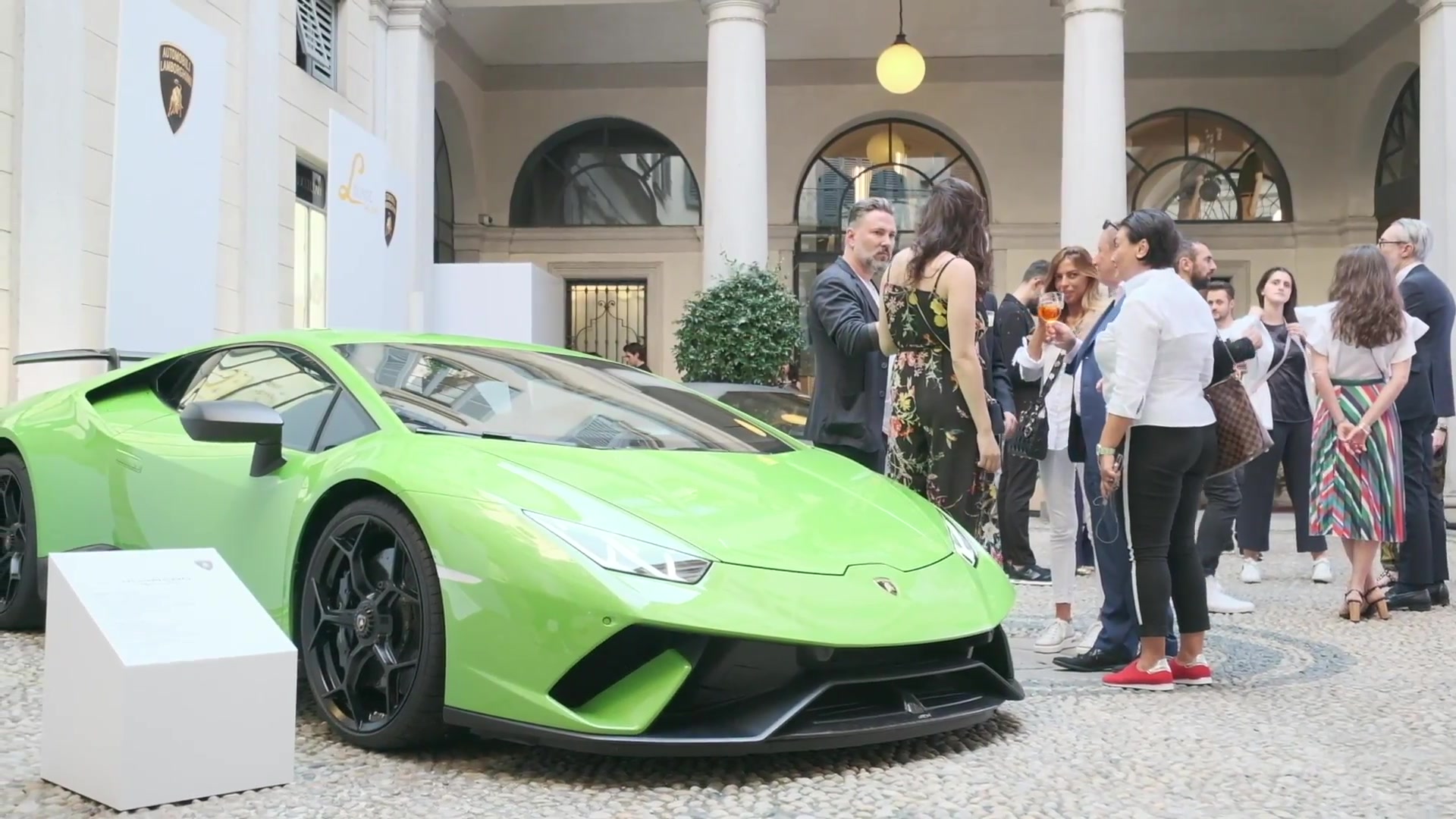 Video Collezione Automobili Lamborghini SS19 @ Milan Fashion Week 2018