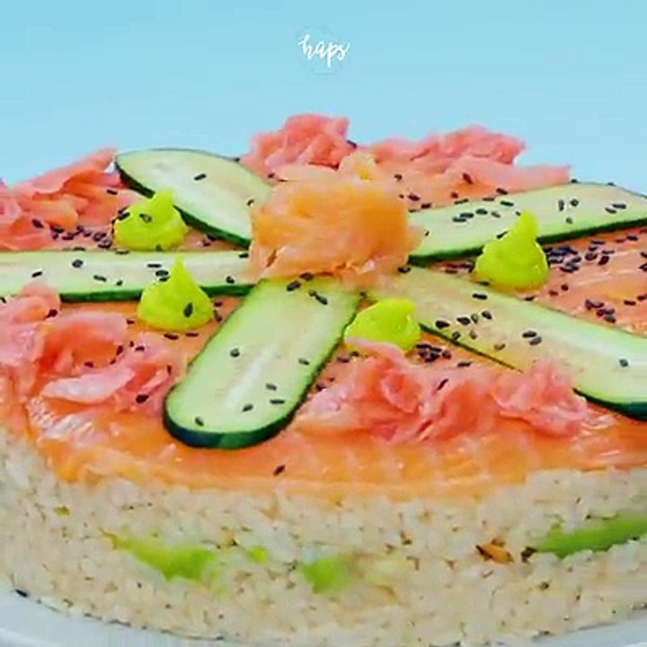 Tort sushiDorosłym się jest wtedy, kiedy na urodziny zamiast na imprezę z tortem zaprasza się znajomych do restauracji na sushi. A my proponujemy kompromis mię