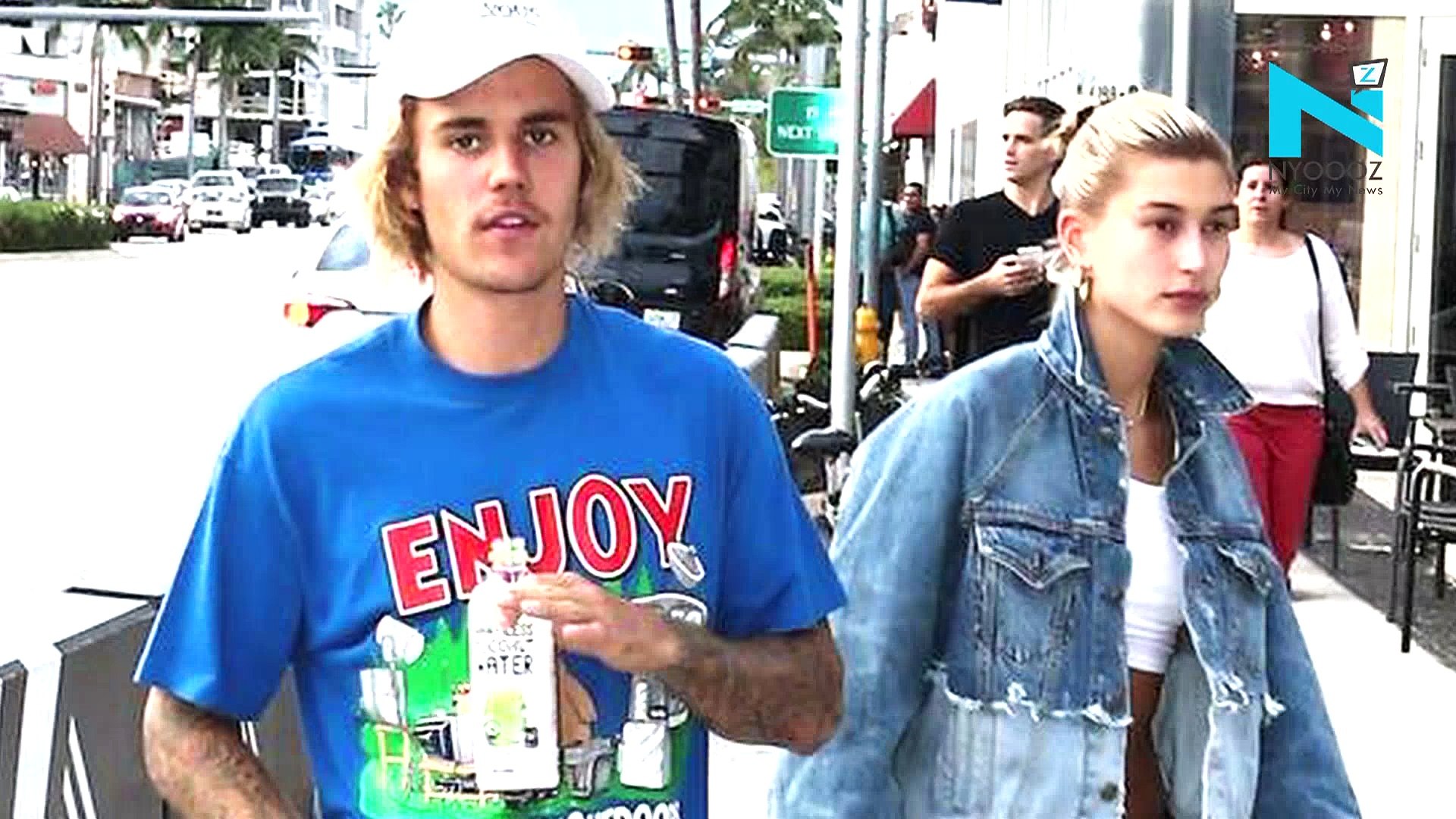 Justin Bieber, Hailey Baldwin lock lips in New York public park