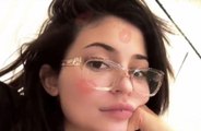 Kylie Jenner ha iniziato a portare gli occhiali