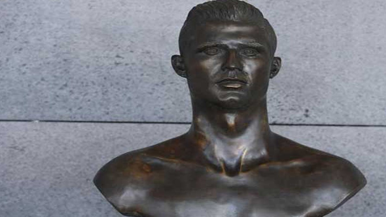 Fifa World Cup 2018 : Cristiano Ronaldo Statue Changed