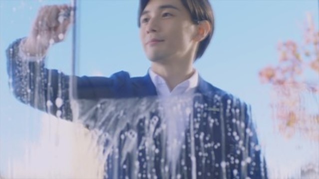 Obreros con traje de chaqueta para hacer más atractivos los trabajos en Japón