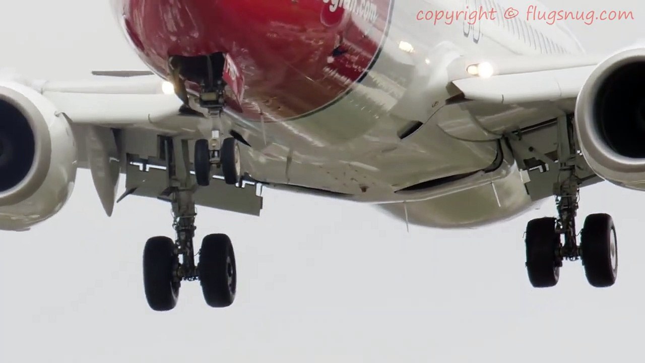 Les pneus de ce Boeing 737 éclatent à l'atterrissage