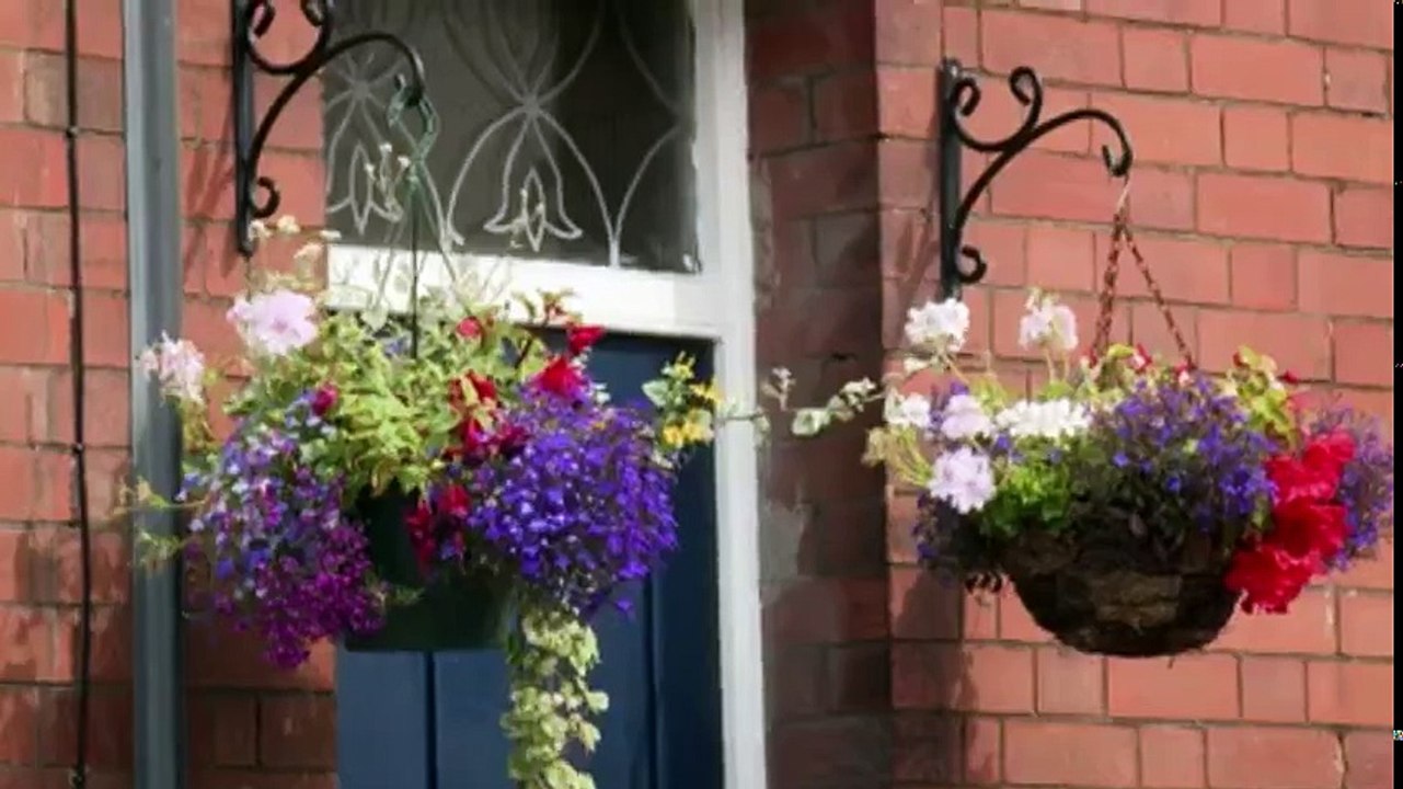 Under Offer Estate Agents On The Job S01  E01 E 1   Part 01