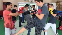 Initiation au kick-boxing avec des élèves de l'IME dès Perrières