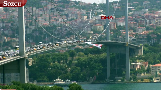 15 Temmuz Şehitler Köprüsü'ne Meral Akşener posteri astılar