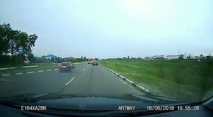 Tout droit dans le bus, ce qui nous donne un strike