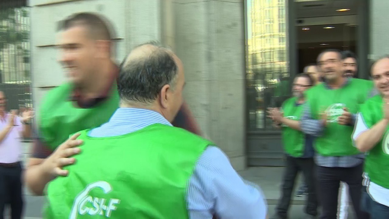 Funcionarios de prisiones levanta el encierro para negociar con Gobierno