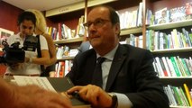 Dijon  :  François Hollande en dédicace à la librairie Grangier