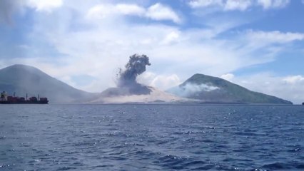 Onde de choc du volcan Tavurvur en Papouasie-Nouvelle-Guinée.
