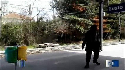 Nigeriano con una spada minaccia strage....siamo oltre la follia