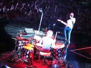 Video herunterladen: Muse - Map of the Problematique, O2 Arena, London, UK  11/13/2009