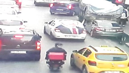 Küçükcekmece'de AK Parti Seçim Aracına Ateş Açılması