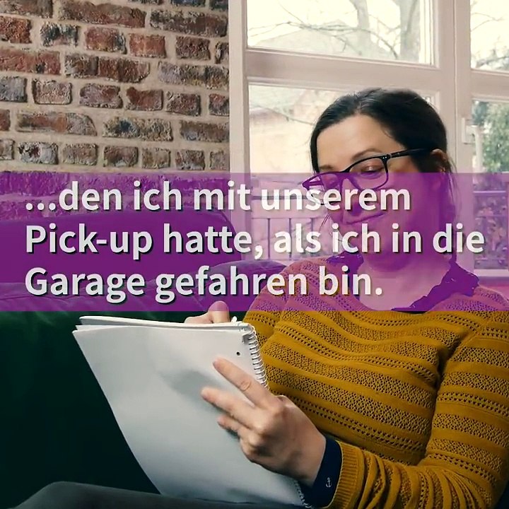 Als der Mann den Brief seiner Frau liest, rennt er sofort in die Garage.