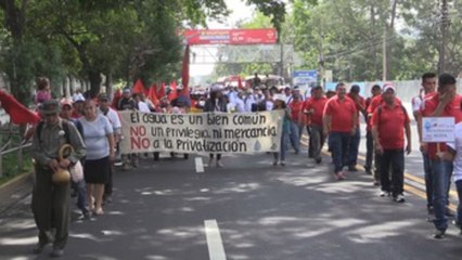 Sindicatos salvadoreños piden a los partidos de derecha evitar privatización del agua