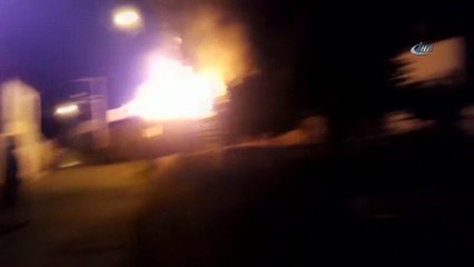 Yangın geceyi aydınlattı