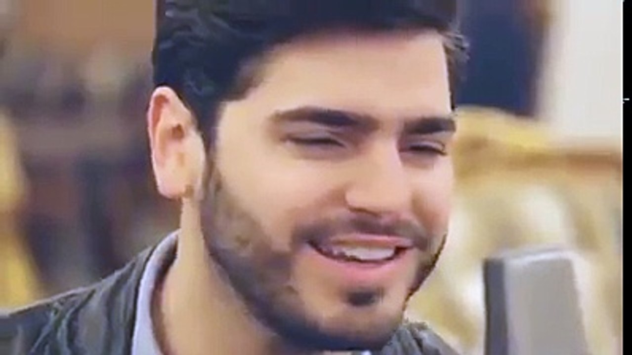 عَم بتعلق فيك !