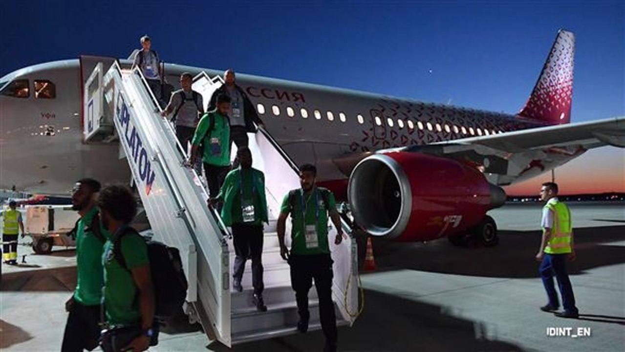 Feuer im Flugzeug: Team Saudi-Arabien im Glück