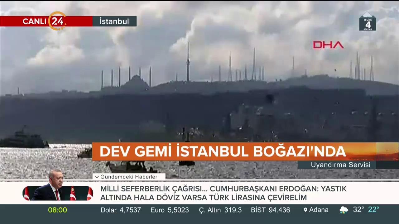Dev gemi İstanbul Boğazı'nda