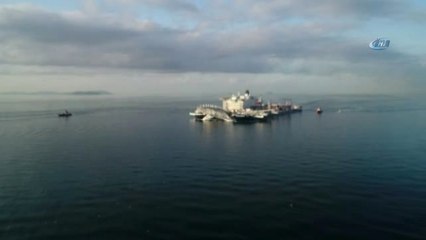 Dünyanın En Büyük İnşaat Gemisi Pioneering Spirit'in İstanbul Boğazı'ndan Geçişi Havadan...