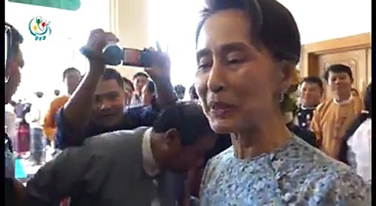 ျပည္သူေတြ ႏွလံုးစိတ္၀မ္းေအးခ်မ္းရင္ အားလံုးျပည့္စံုဟု ေဒၚေအာင္ဆန္းစုၾကည္ေျပာ  ေနၿဖိဳး၀င္းျပည္သူေတြအားလုံး ႏွလံုးစိတ္၀မ္း ေအးခ်မ္းႏိုင္ပါေစလုိ႔ ႏုိင္ငံေတာ္အတု