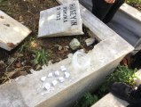 Polis Ekipleri, Uzun Süre Aradığı Uyuşturucuyu Mezar Taşının Altında Buldu